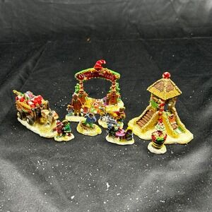 Gingerfrost Lane 2005 Christmas Village Figurines Set Holiday Decor 8 Piece